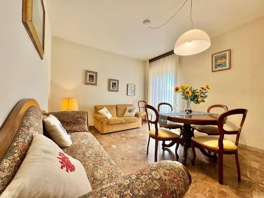 50 Metri Dal Mare - Grande Terrazza - Wifi - La Conchiglia Apartman Lido di Camaiore 0*,  Olaszország