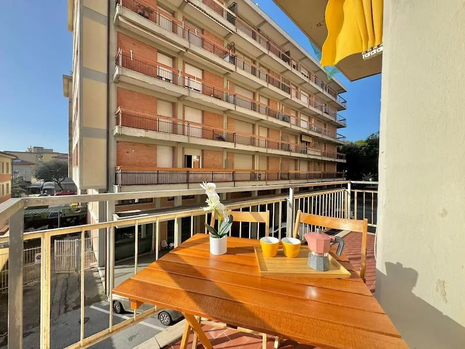 Appartamento 50 Metri Dal Mare - Grande Terrazza - Wifi - La Conchiglia Lido di Camaiore