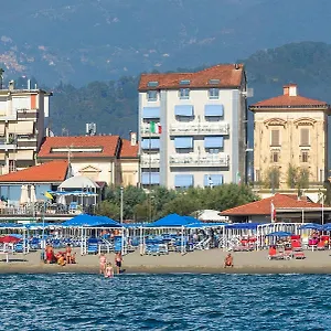 Szálloda Lungomare, Lido di Camaiore